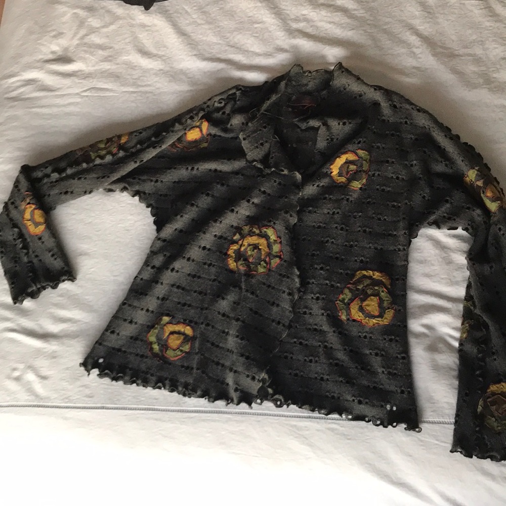 Deborah cross sweater with appliquéd roses